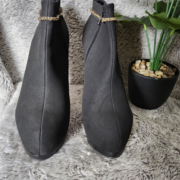 4inch BLACK Platform Booties w/chains - Picture 4 of 4